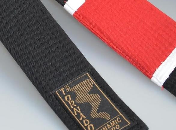 BJJ Gürtel schwarz, roter Balken
